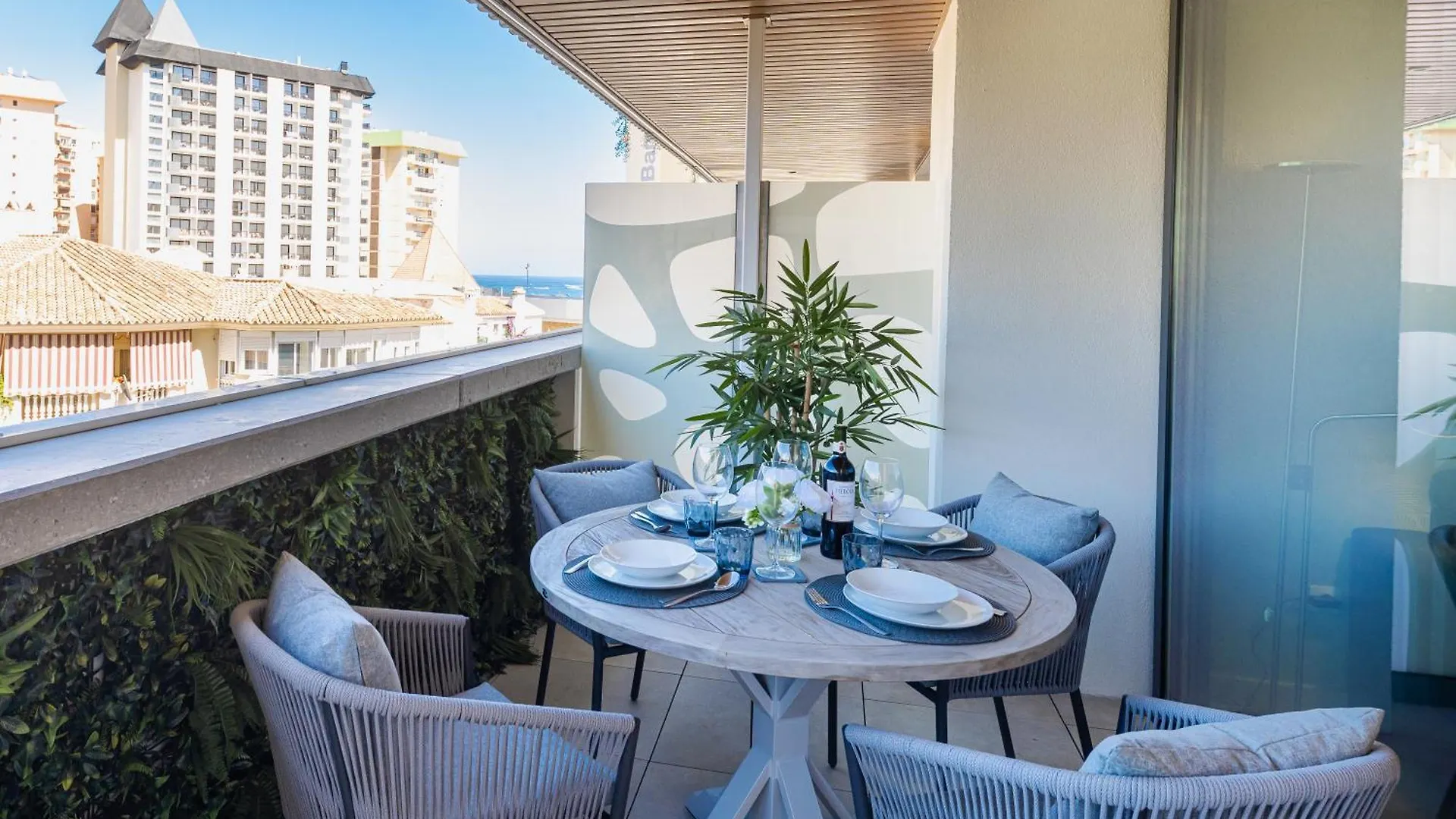 Jade Luxury Home In A Brand New Exclusive Complex With Mountain And Seaview, 100 Metres From Fuengirola Beach, Free Private Parking Apartment