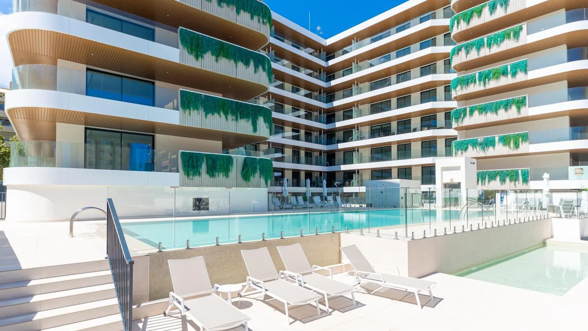 Jade Luxury Home In A Brand New Exclusive Complex With Mountain And Seaview, 100 Metres From Fuengirola Beach, Free Private Parking
