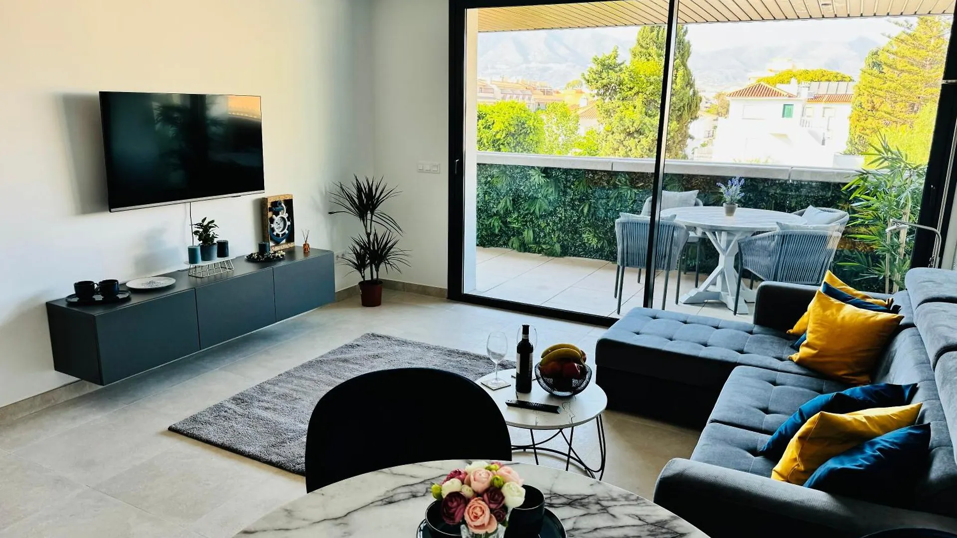 Jade Luxury Home In A Brand New Exclusive Complex With Mountain And Seaview, 100 Metres From Fuengirola Beach, Free Private Parking 0*,