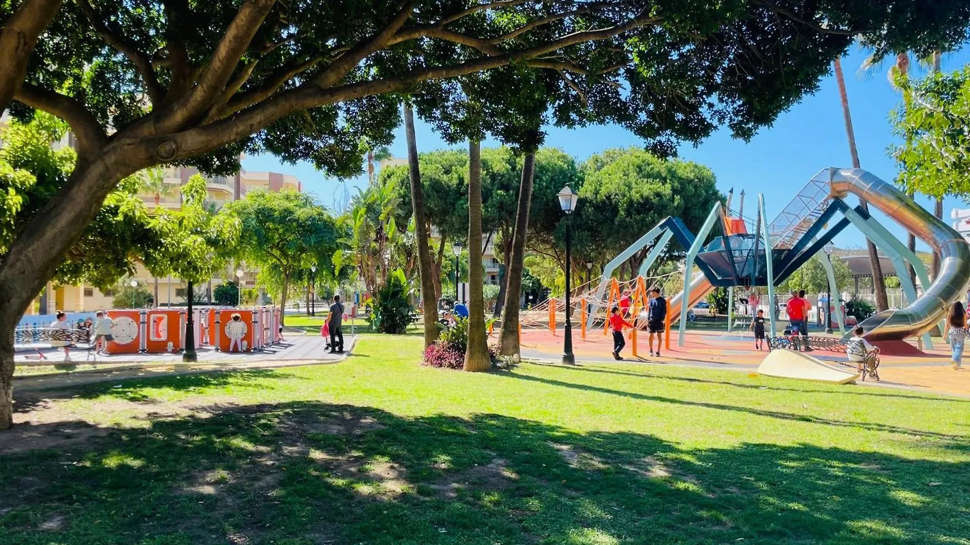 Apartment Jade Luxury Home In A Brand New Exclusive Complex With Mountain And Seaview, 100 Metres From Fuengirola Beach, Free Private Parking