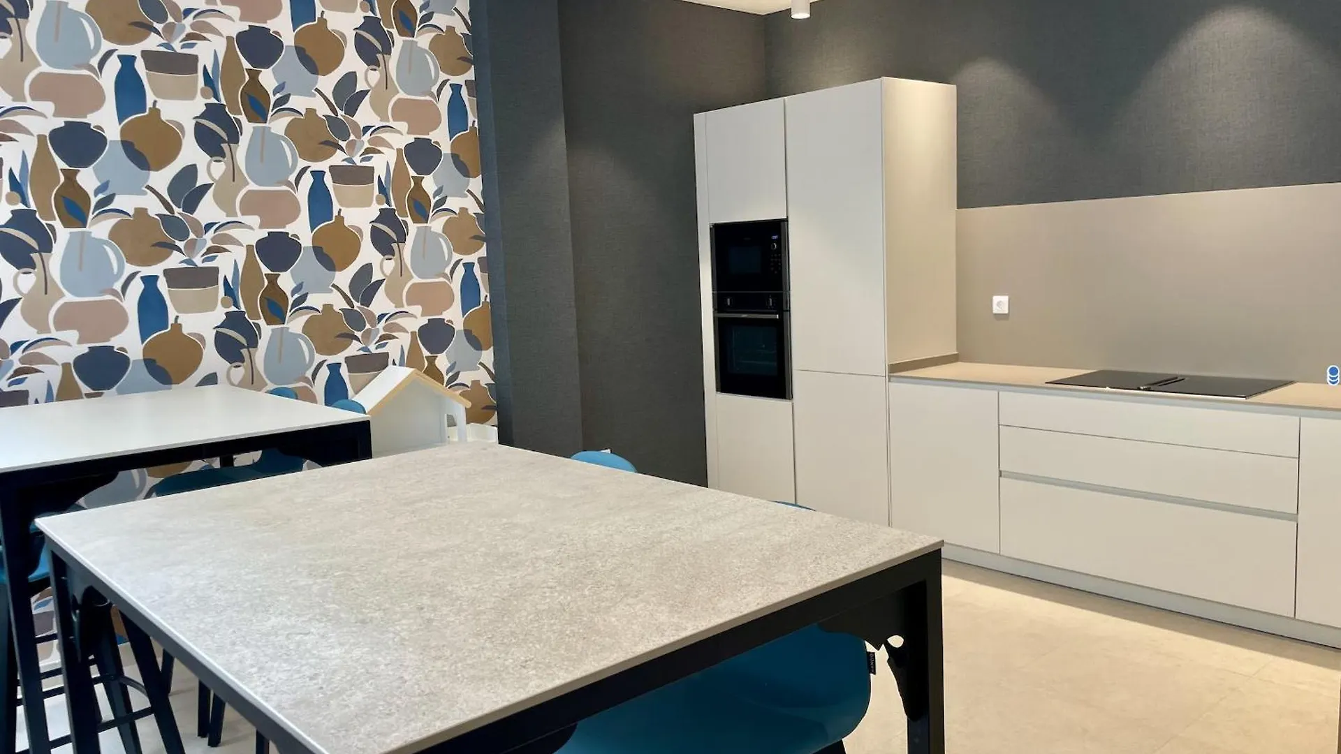 Jade Luxury Home In A Brand New Exclusive Complex With Mountain And Seaview, 100 Metres From Fuengirola Beach, Free Private Parking Apartment