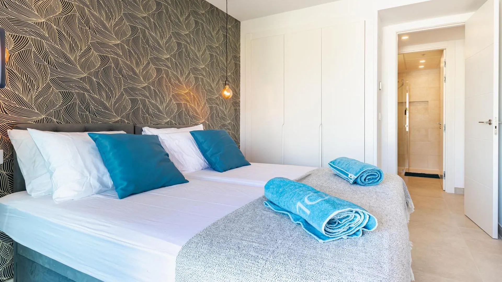 Jade Luxury Home In A Brand New Exclusive Complex With Mountain And Seaview, 100 Metres From Fuengirola Beach, Free Private Parking 0*,